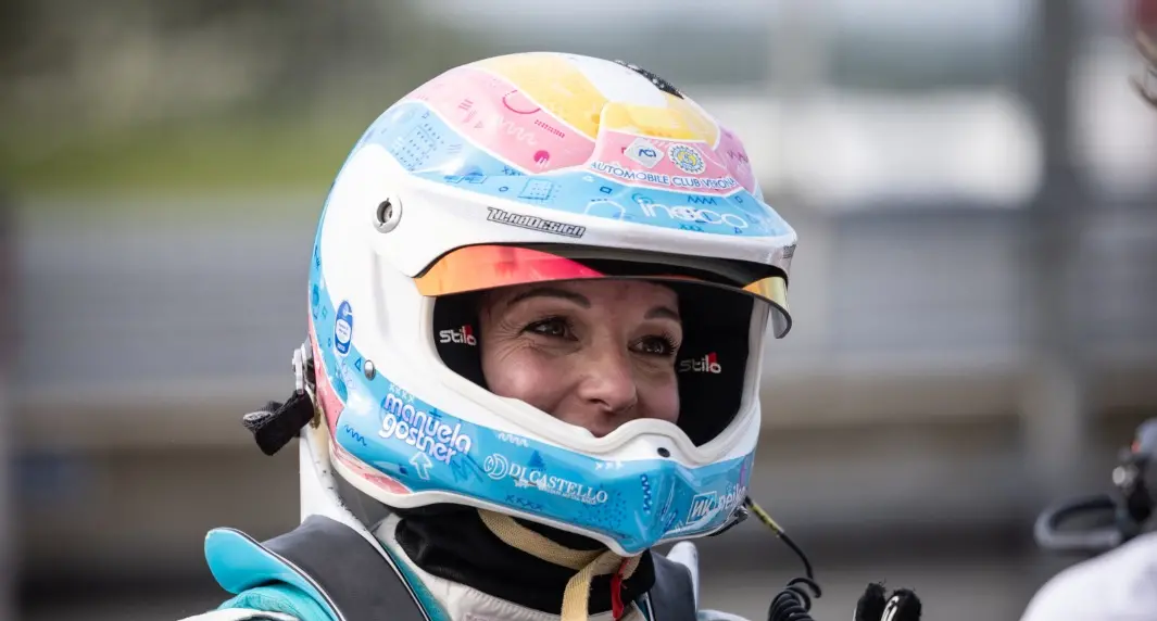 Manuela Gostner chiude una stagione a tutto gas: quinta nel Ferrari Challenge UK