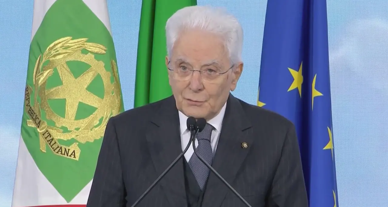 Violenze a scuola, Mattarella: \"A volte i genitori tradiscono il loro compito educativo\"