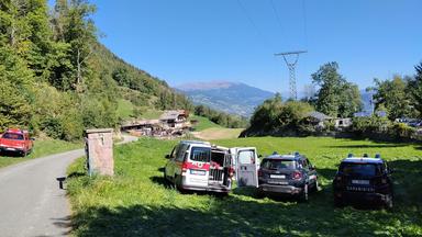 Incendio al maso sul Renon, si scava tra le macerie: un componente della famiglia risulta ancora disperso