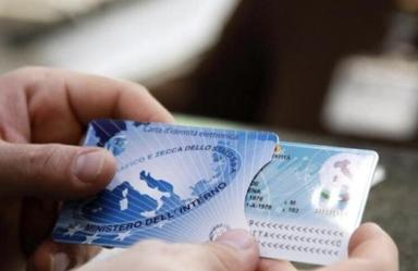 Bolzano, ancora 3.248 carte d’identità cartacee da sostituire: già rilasciate oltre 17mila Cie