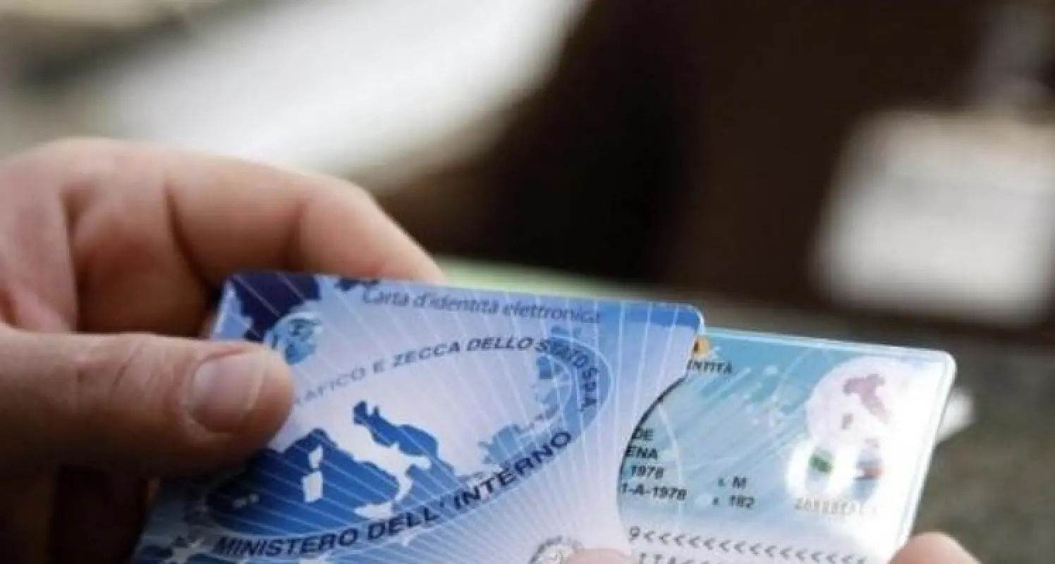 Bolzano, ancora 3.248 carte d’identità cartacee da sostituire: già rilasciate oltre 17mila Cie
