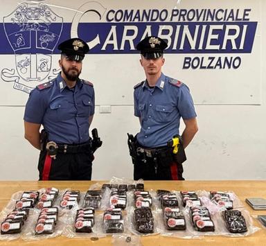 Bolzano, quasi 9 chili di hashish sulla bici: arrestato un giovane