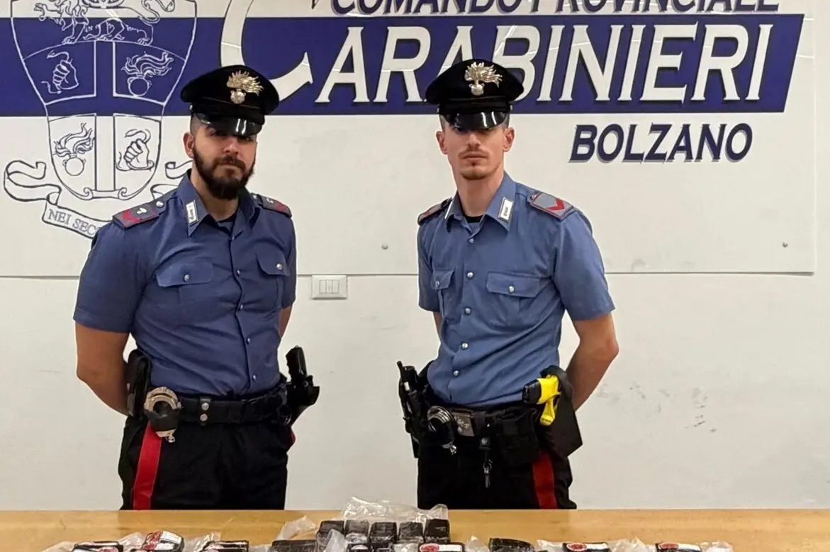 Bolzano, quasi 9 chili di hashish sulla bici: arrestato un giovane
