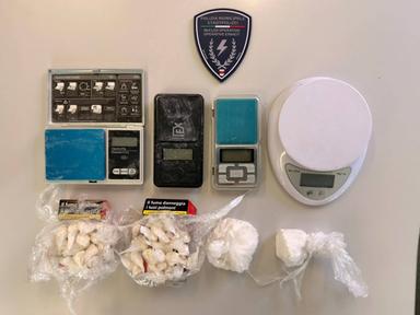 Controllo in un alloggio Ipes, spuntano quasi 100 grammi di cocaina: un arresto
