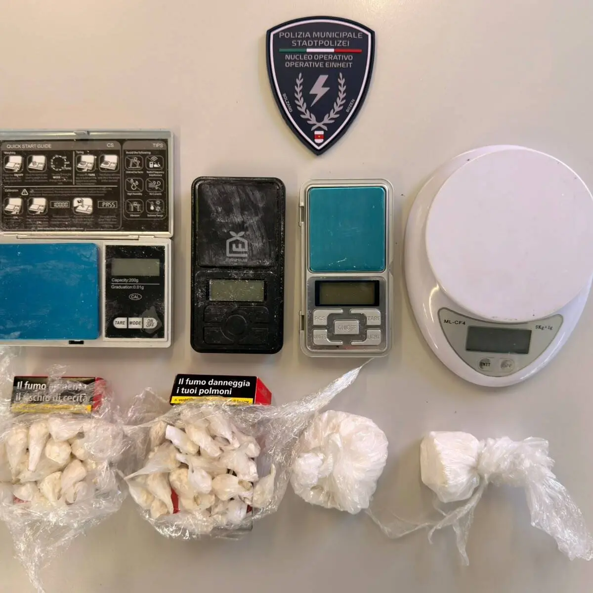Controllo in un alloggio Ipes, spuntano quasi 100 grammi di cocaina: un arresto