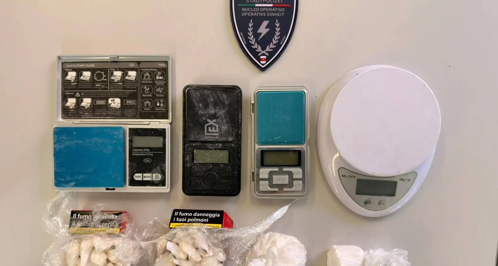 Controllo in un alloggio Ipes, spuntano quasi 100 grammi di cocaina: un arresto