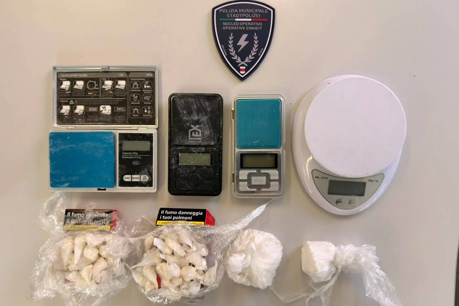 Controllo in un alloggio Ipes, spuntano quasi 100 grammi di cocaina: un arresto