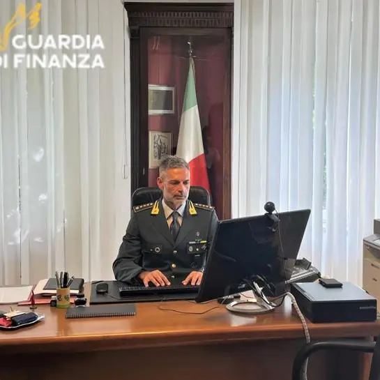 Bolzano, la nuova truffa dei falsi finanzieri. I consigli: «Non uscite di casa e non date informazioni»