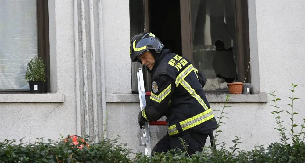 Bolzano, incendio in un appartamento di via Mayr: vigili in azione
