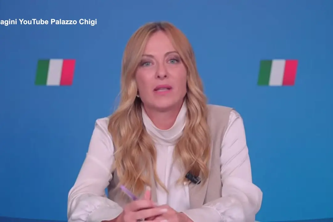 Meloni: \"Assurda l'opposizione al divieto di burqa a scuola\"