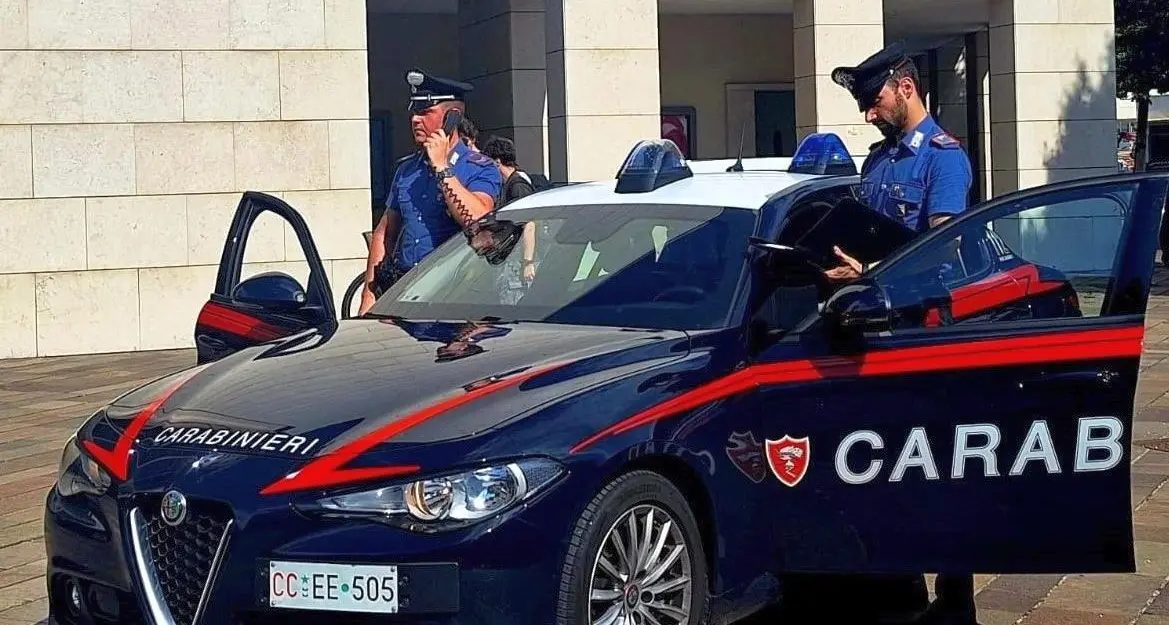 Finta badante deruba un anziano con la “tecnica dell’abbraccio”: tre denunciati