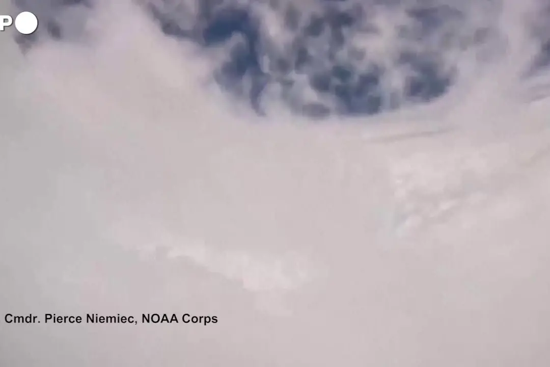 L’\"Hurricane Hunter\" nell'occhio dell'uragano Polo sull'Oceano Pacifico