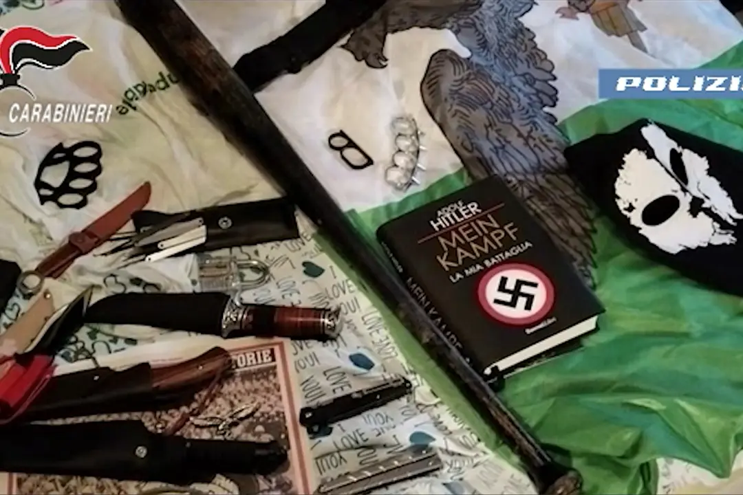 Esaltavano Hitler e proponevano attentati: 14 minori perquisiti