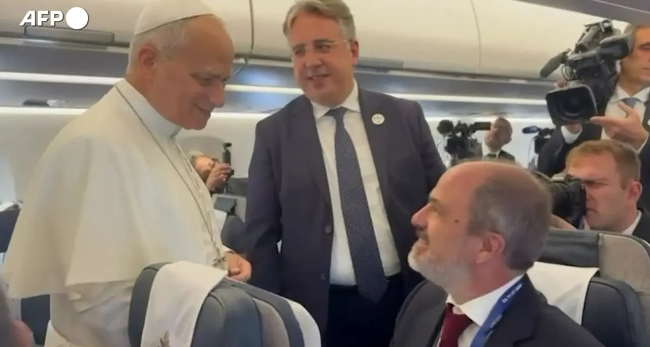 Il Papa: \"Giornalisti esclusi dalla Casa Bianca? Io contento che siate tutti qui\"