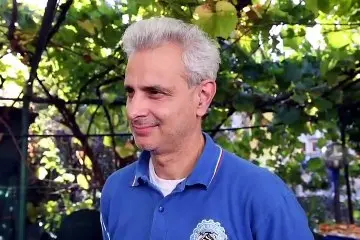 Bar dell'Aias, il segretario del Vespa Club Francesco Tucci racconta della donazione