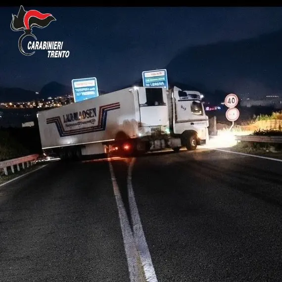 Camion contromano sulla SS47: intervento decisivo dei carabinieri