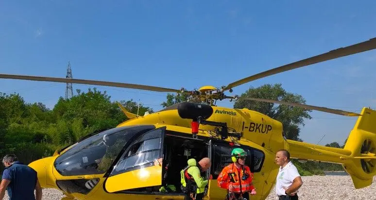 Ciclista altoatesino soccorso in elicottero nei boschi sopra Torri del Benaco