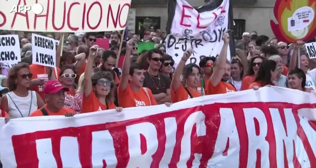 Crisi abitativa in Spagna, manifestazione a Madrid contro gli sfratti
