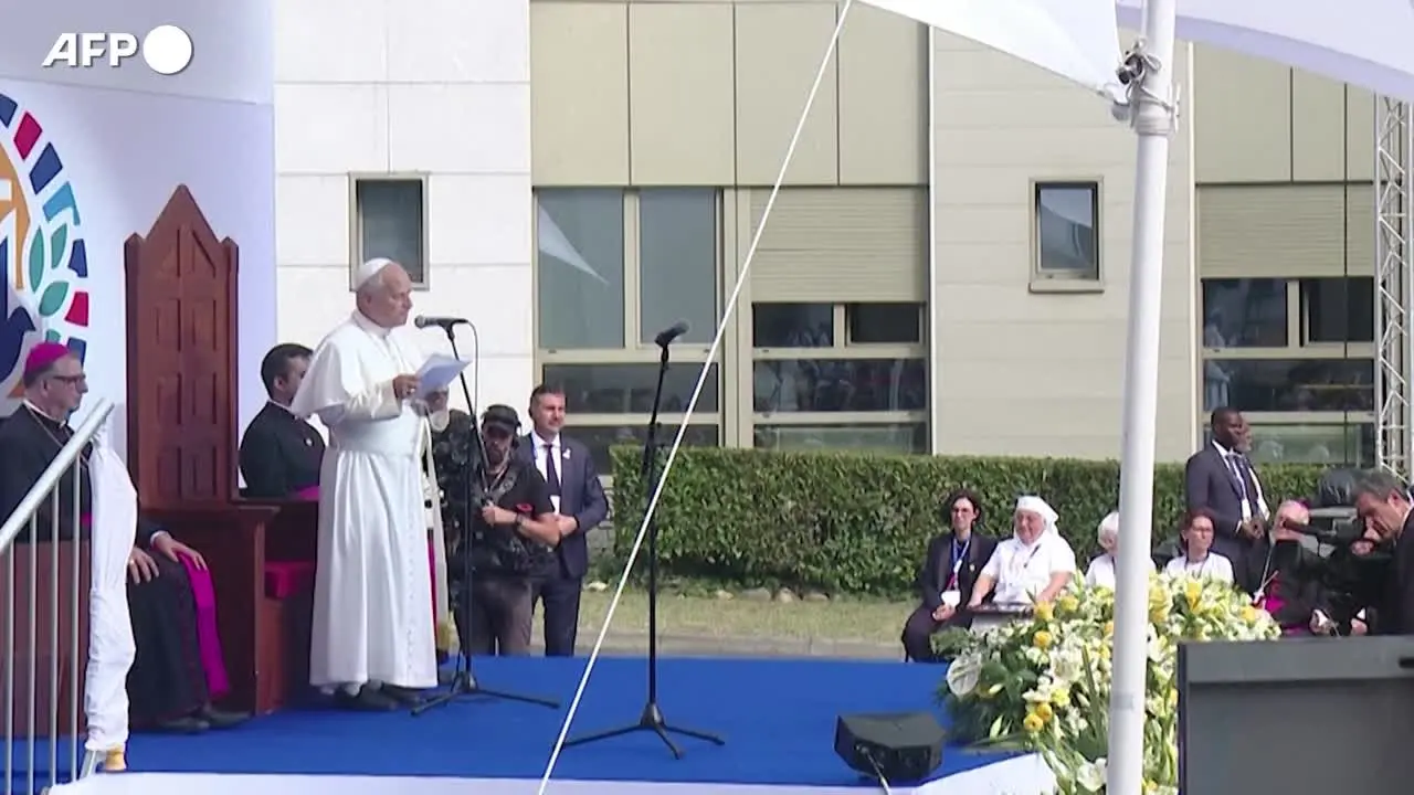 Il Papa su fine vita e aborto: \"Nessuna legge può dare la morte\"