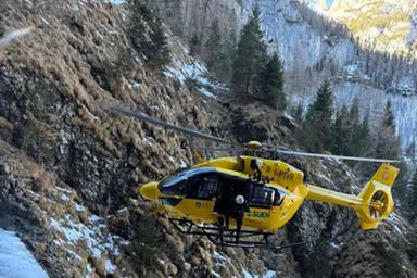 Piz Boè, imboccano la ferrata Piazzetta al contrario: due escursionisti recuperati in elicottero