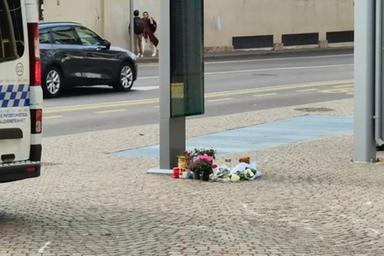 Fiori, peluche e lumini per Jamila: Bolzano piange la bimba morta a tre anni