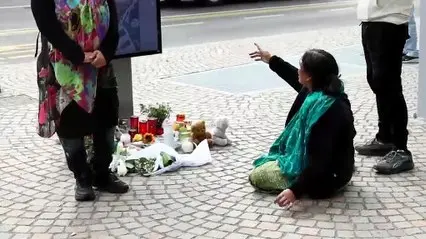 Sul luogo della tragedia, la mamma di Jamila non si dà pace