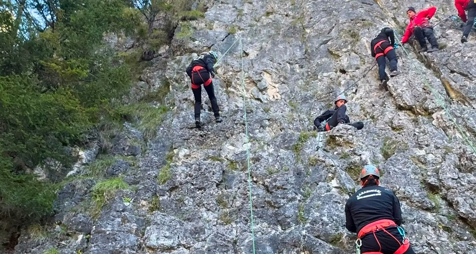 Carabinieri sulle Dolomiti: 111 ufficiali a scuola di alpinismo