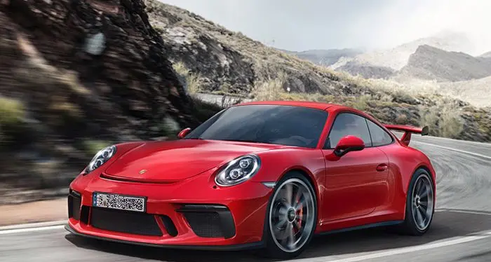 Troppo veloce persino per l’autovelox: a 312 all’ora rischia di farla franca