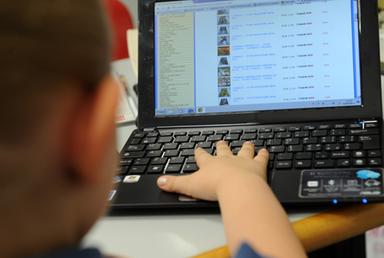 Cyberbullismo e violenza online, la Polizia entra nelle scuole: parte da Brunico l’Action Week
