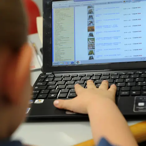 Cyberbullismo e violenza online, la Polizia entra nelle scuole: parte da Brunico l’Action Week