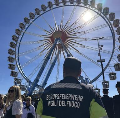 Oktoberfest, i vigili del fuoco di Bolzano in servizio a Monaco: supporto ai turisti italiani