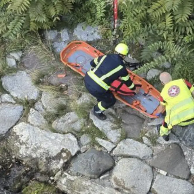 Merano, cade nel Passirio per recuperare il computer della bici: ferita una turista