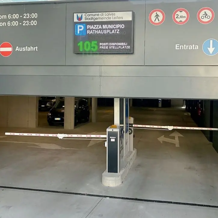 Laives, parcheggio sotto la piazza: 60 minuti gratis e 1,20 euro l’ora
