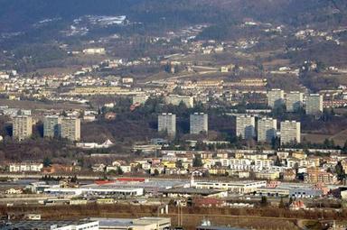Spari a Trento sud: colpiti auto e appartamento