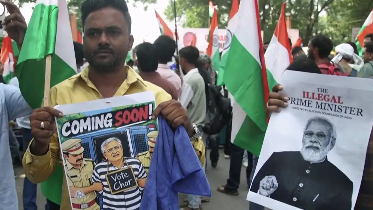 India, il \"partito delle blatte\" torna in piazza a Delhi e Mumbai