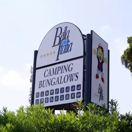 Maxi incendio al camping di Peschiera del Garda: oltre 20 feriti