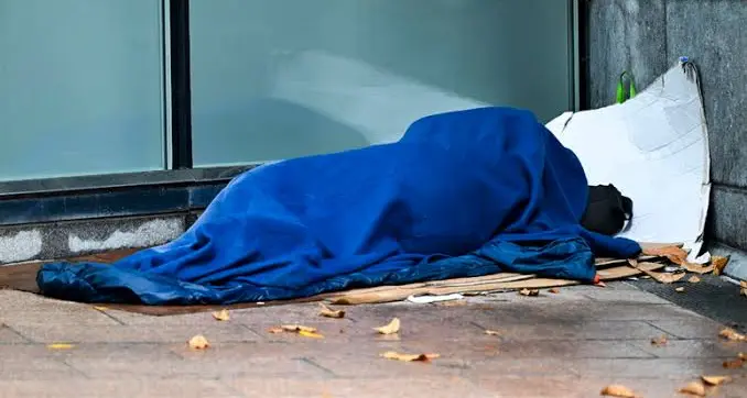 Senzatetto, 120 dormono in strada: «Servono bagni e depositi»