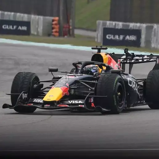 Verstappen vince a Sepang, Antonelli secondo e sempre più solo in vetta