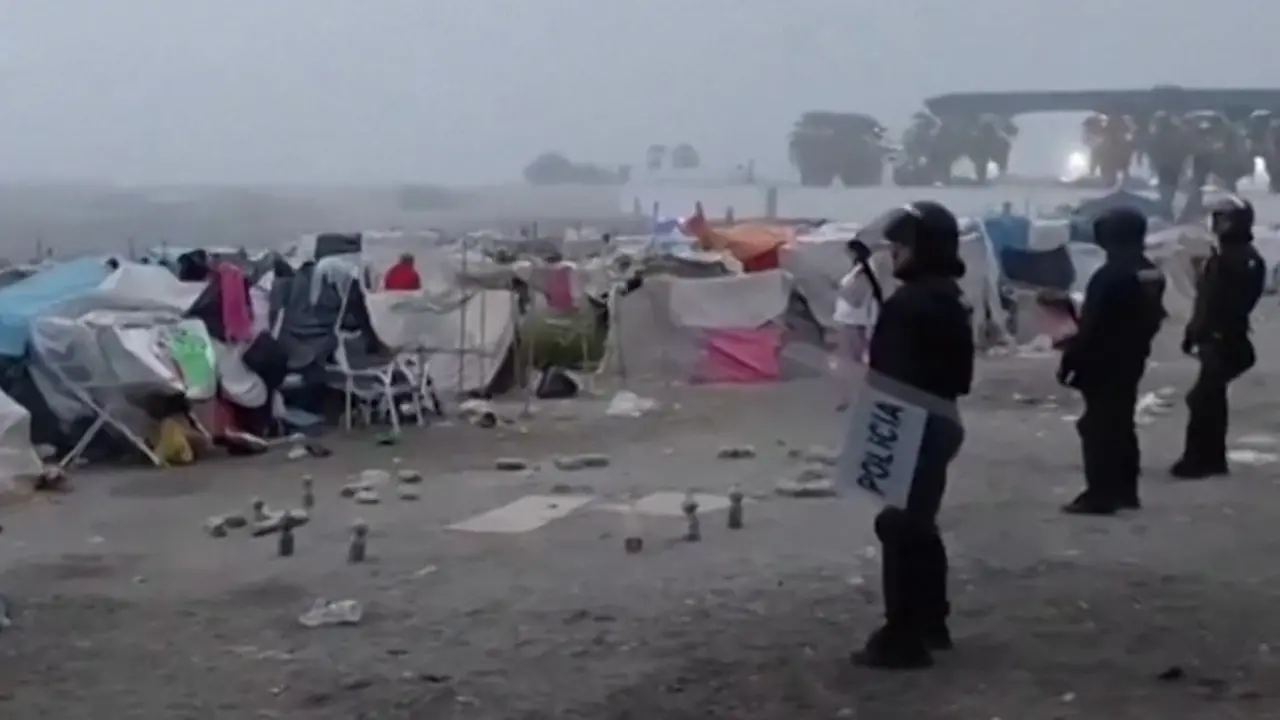 Ceuta, sgomberato un accampamento di migranti