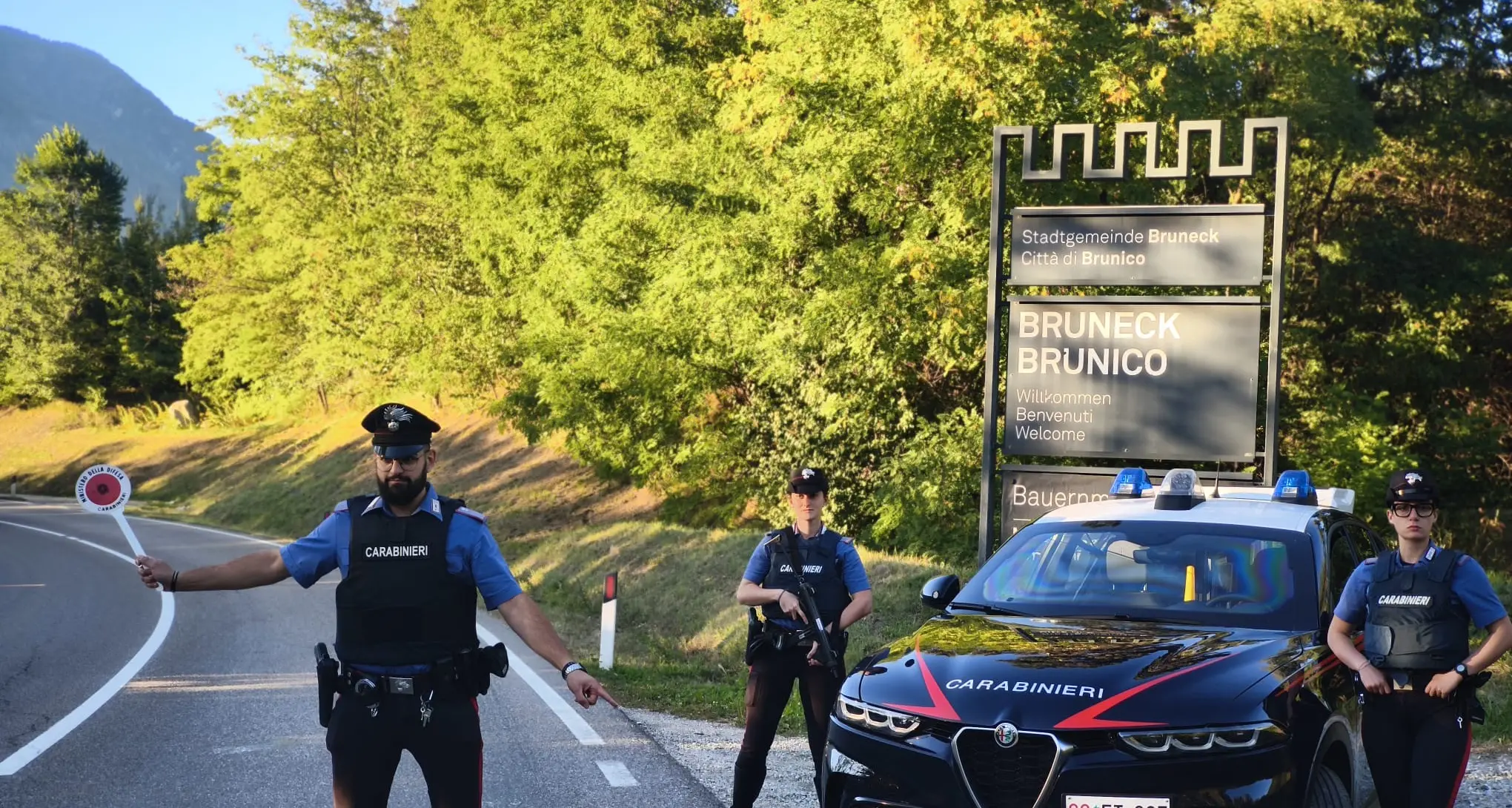 Passi dolomitici, stretta dei carabinieri: 50 multe e 100 punti decurtati