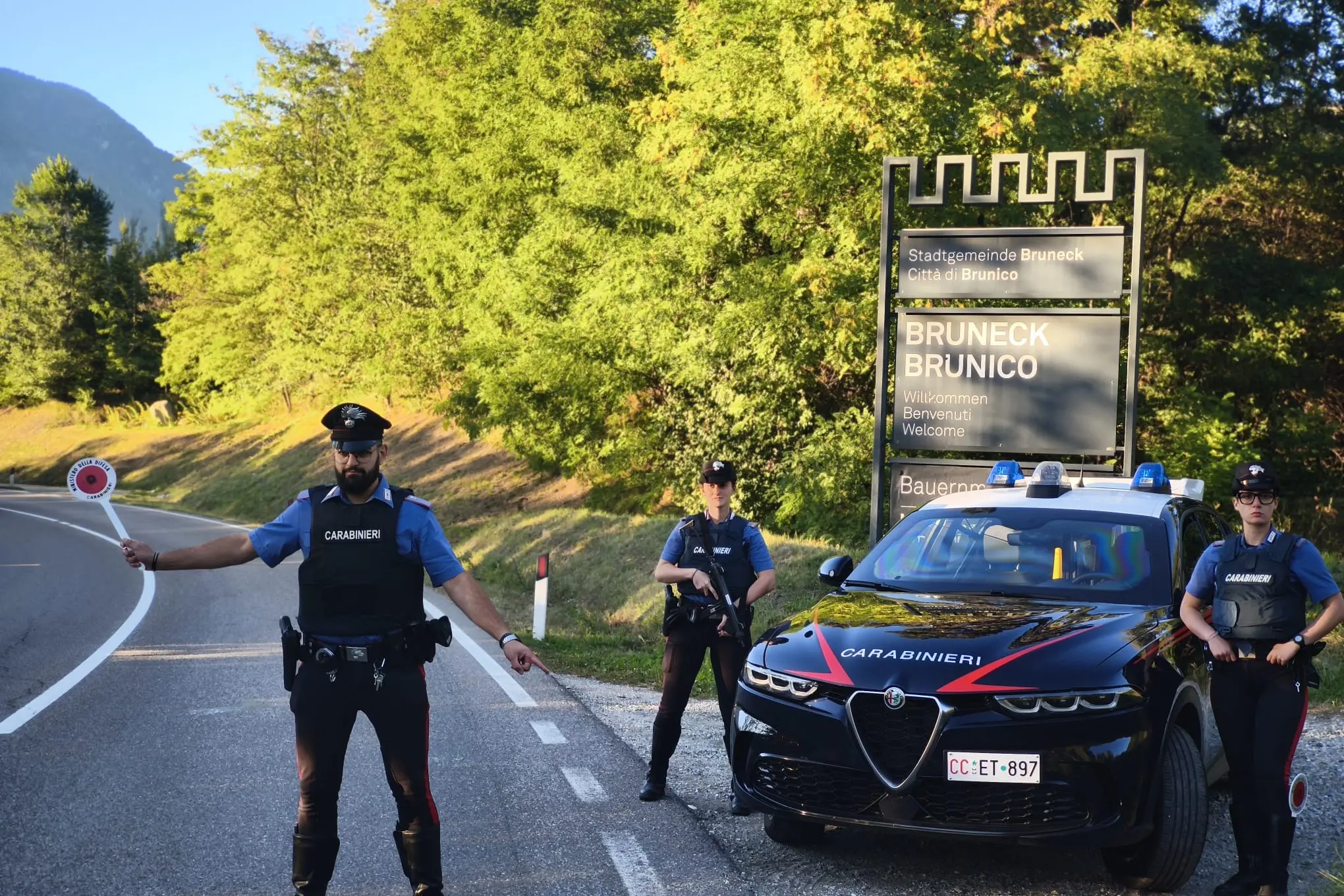 Passi dolomitici, stretta dei carabinieri: 50 multe e 100 punti decurtati