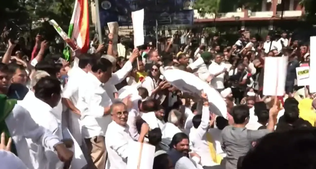 India, opposizione in piazza a Delhi per la protesta sulle liste elettorali