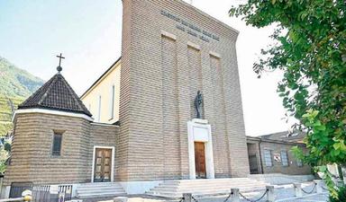 «Giù le mani dalla chiesa dei Piani»