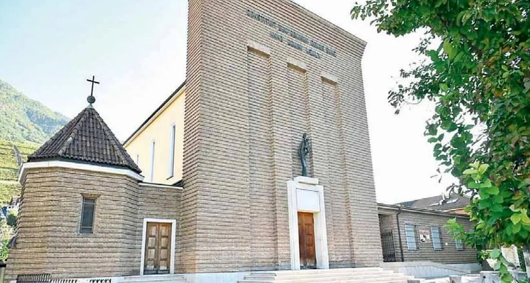 «Giù le mani dalla chiesa dei Piani»