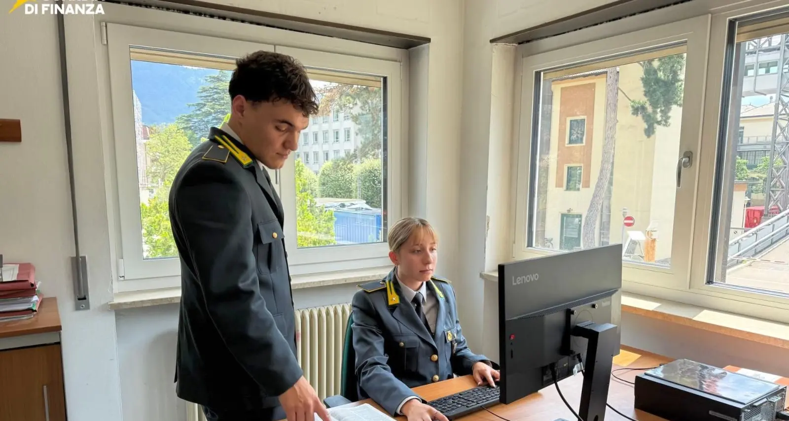 Badanti sfruttate e documenti falsi, 29 arresti nell’operazione partita da Bolzano