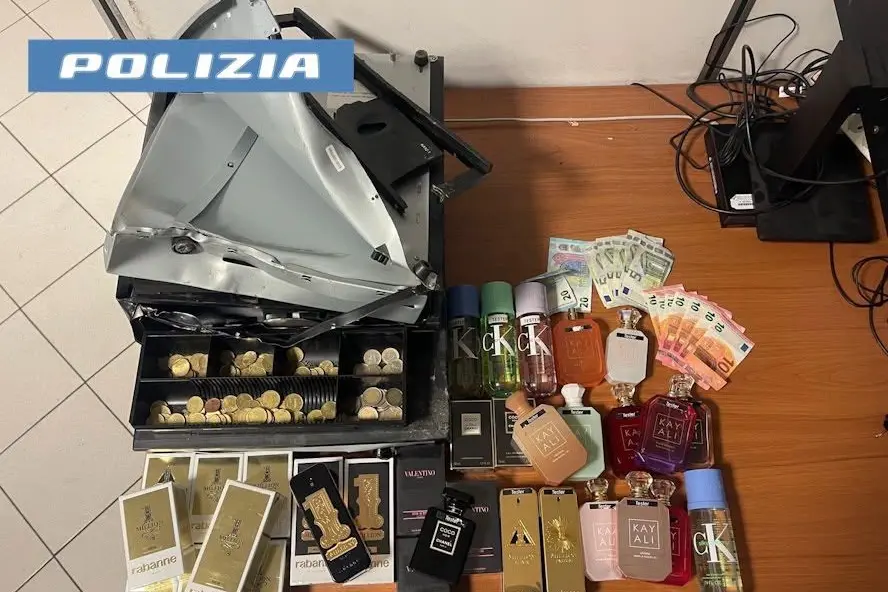 Bolzano, fuggono con due registratori di cassa: arrestati dopo la spaccata