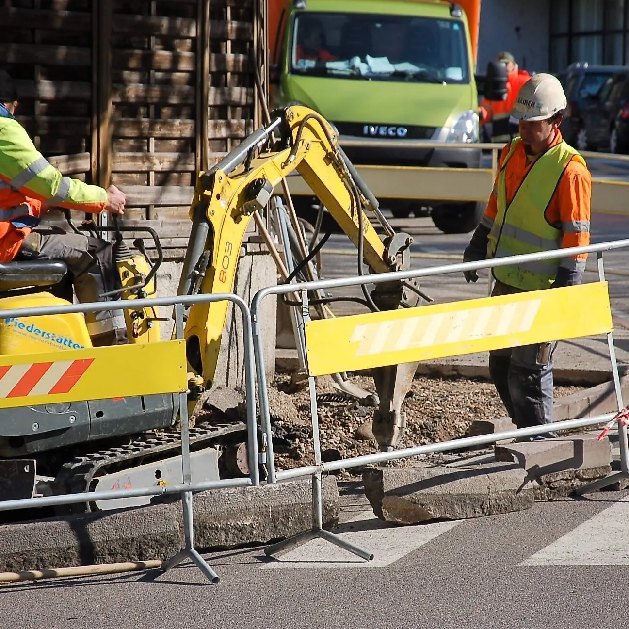 Bolzano, lavori in via Firenze e via Roma: due notti di cantieri per evitare code e disagi