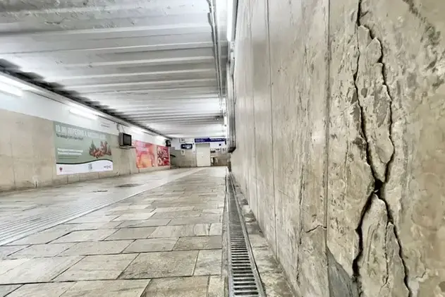 Bolzano, sottopasso della stazione allagato: cause ancora da chiarire, polemica sui controlli