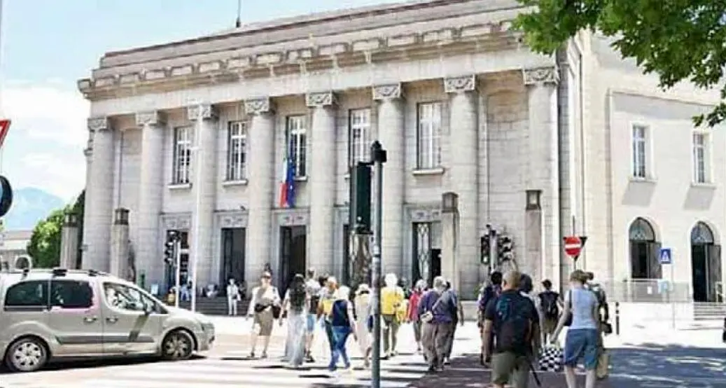 Bolzano, violenza sessuale su una minorenne vicino alla stazione