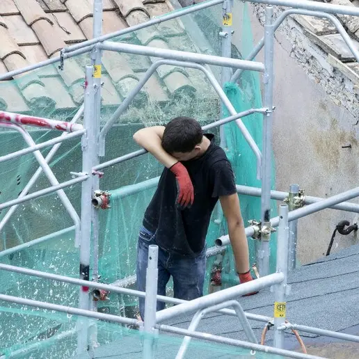 Caldo estremo in Alto Adige, allarme nei campi: l'81% dei lavoratori accusa gli effetti